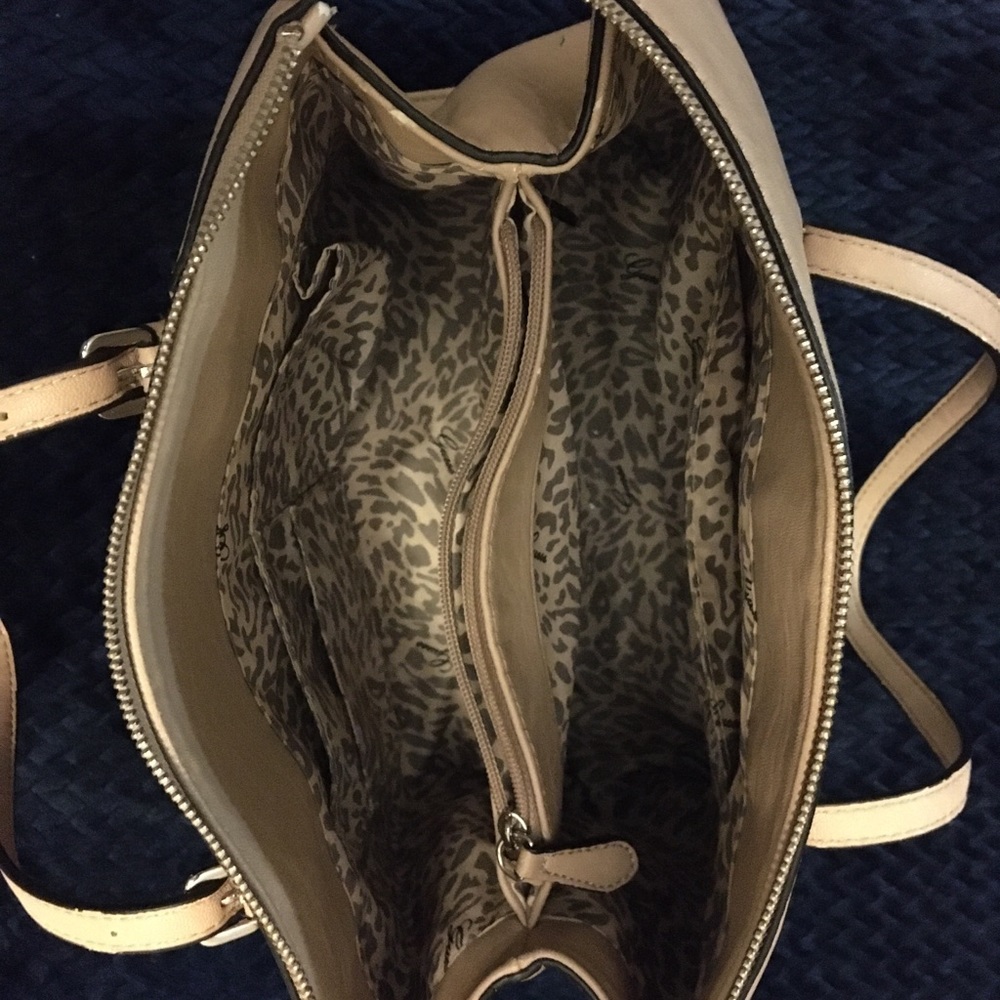 Purses - Picture 6 of 8